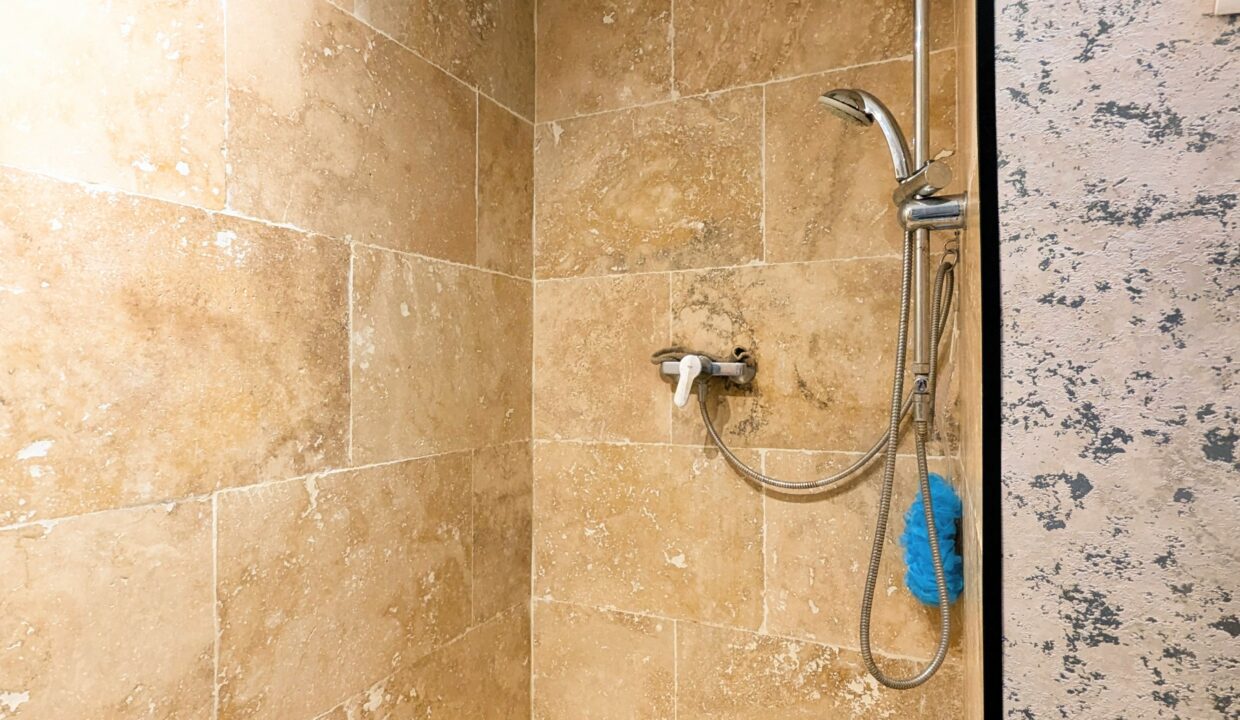 PXL_20250610_123253275.MP~2